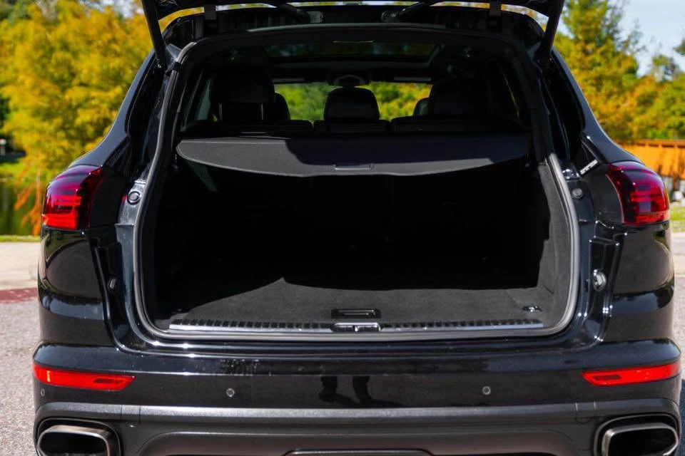 2017 Porsche 958 Cayenne - Image 9 of 16