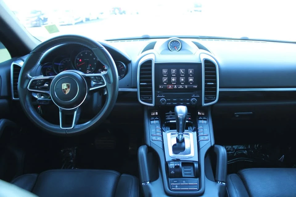 2017 Porsche 958 Cayenne - Image 8 of 18