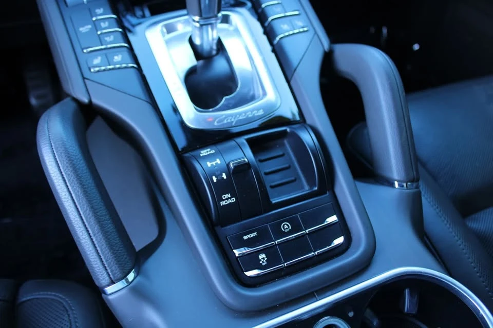2017 Porsche 958 Cayenne - Image 16 of 18