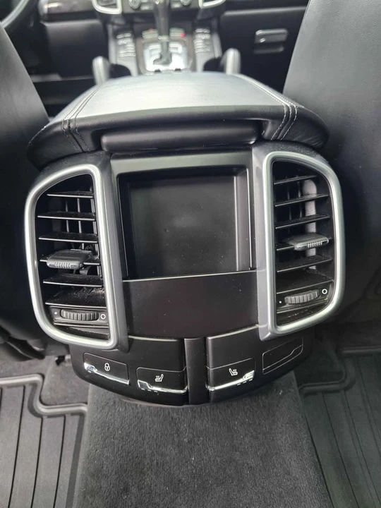 2017 Porsche 958 Cayenne - Image 10 of 14