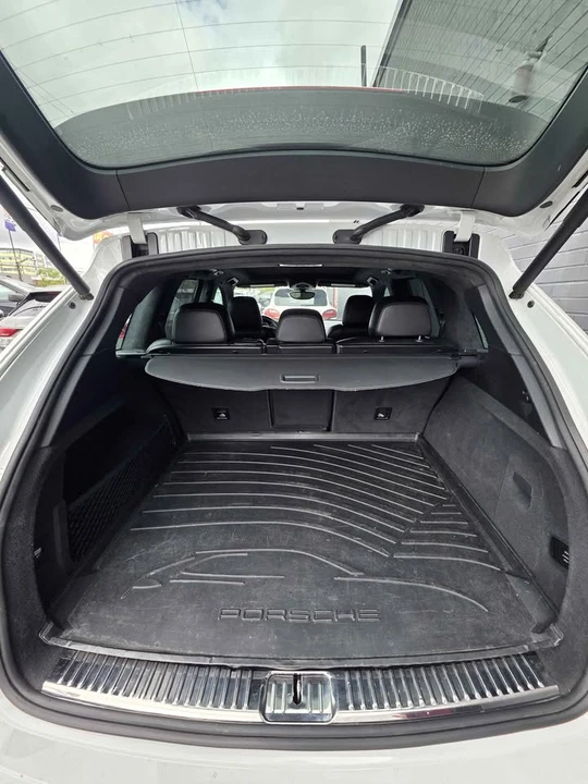 2017 Porsche 958 Cayenne - Image 6 of 14