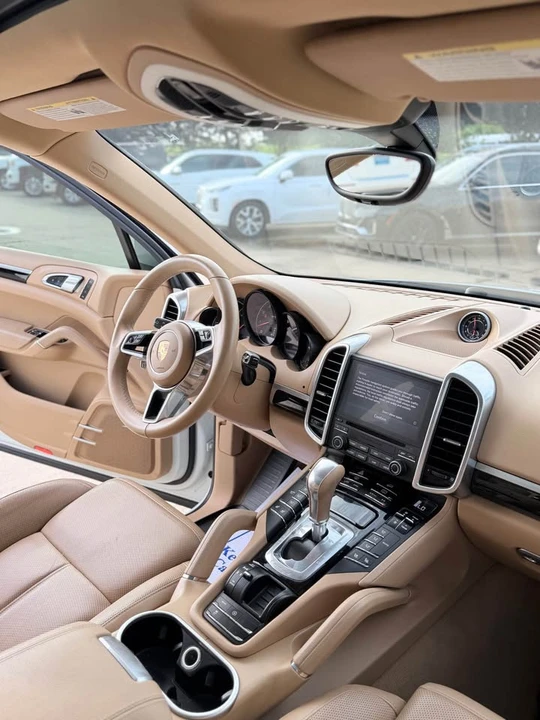 2017 Porsche 958 Cayenne - Image 16 of 20