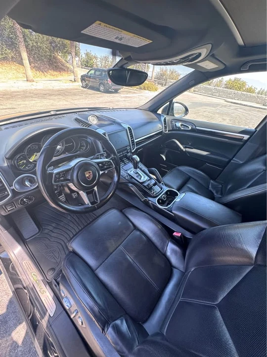 2017 Porsche 958 Cayenne - Image 4 of 12