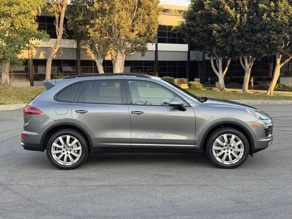 2017 Porsche 958 Cayenne S - Image 8 of 14