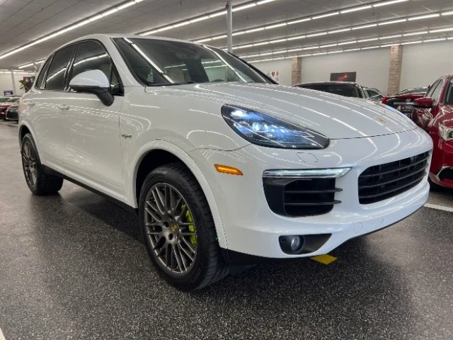 2017 Porsche 958 Cayenne - Image 2 of 9