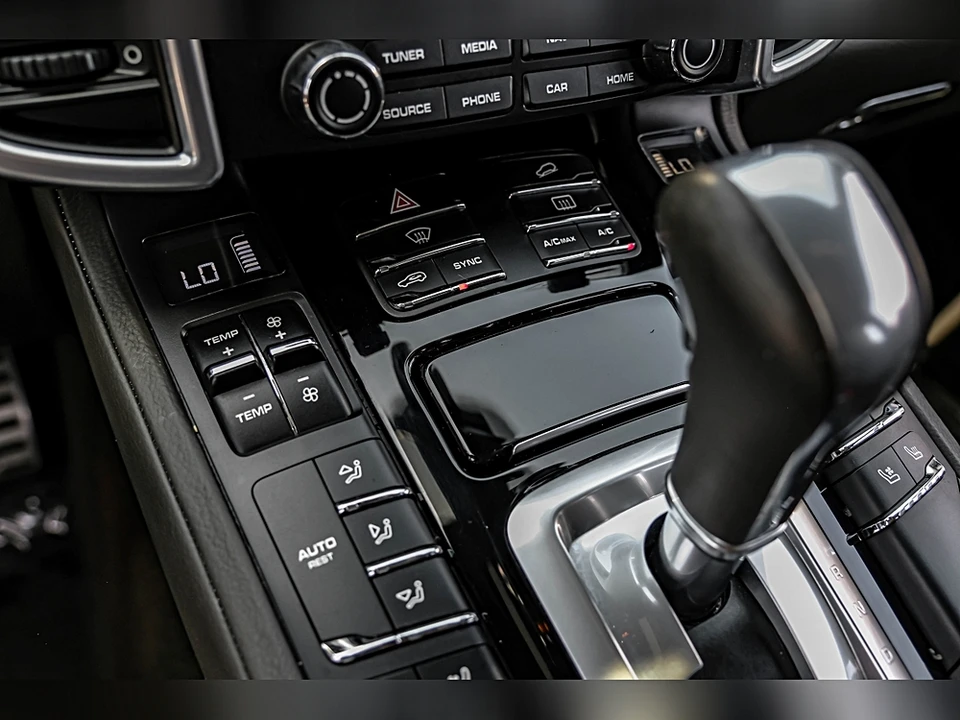 2017 Porsche Cayenne - Image 22 of 31