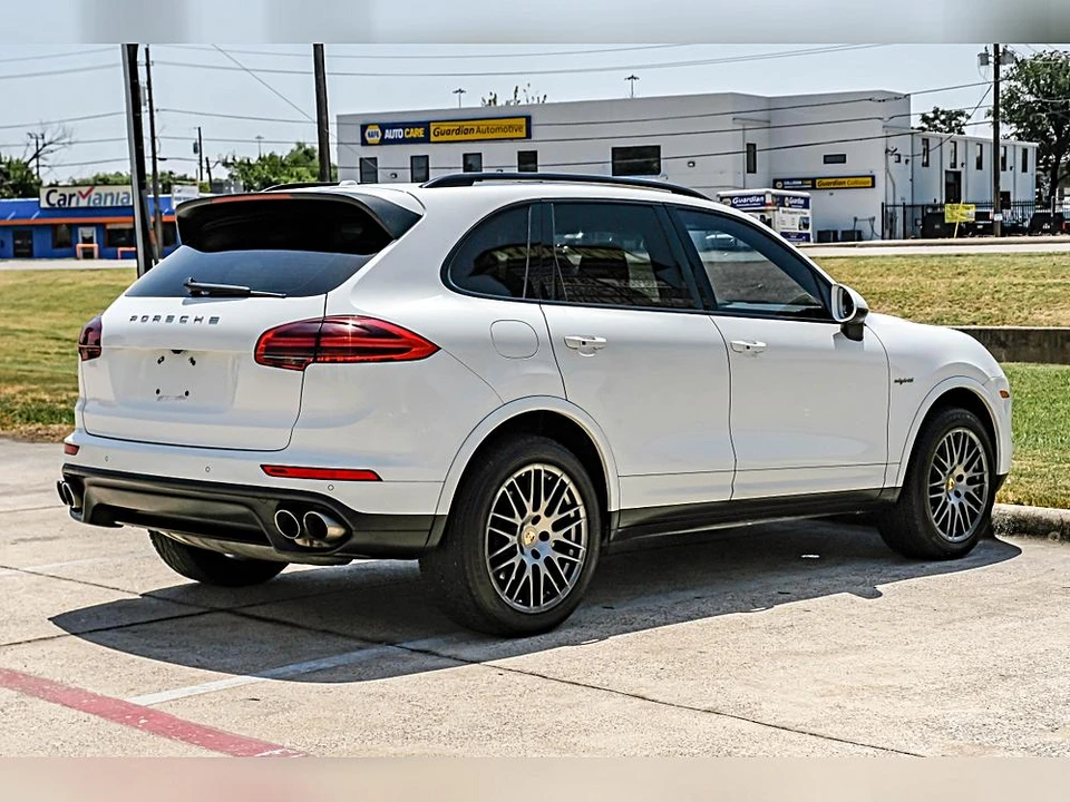 2017 Porsche Cayenne - Image 7 of 31