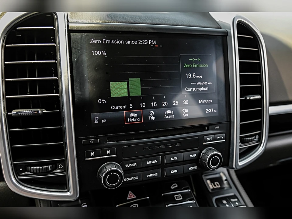 2017 Porsche Cayenne - Image 29 of 31