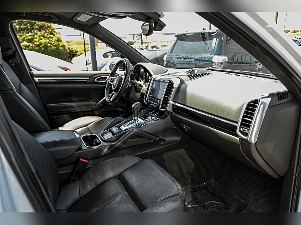 2017 Porsche Cayenne - Image 10 of 31