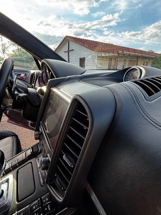 2017 Porsche 958 Cayenne GTS - Image 7 of 18