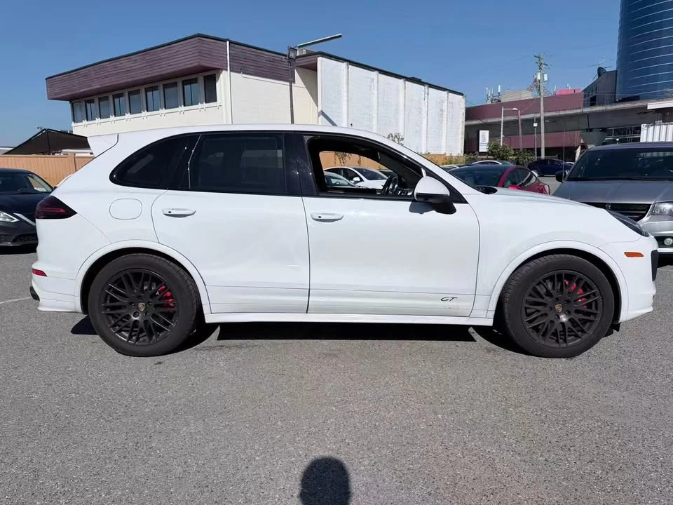 2017 Porsche 958 Cayenne GTS - Image 5 of 20