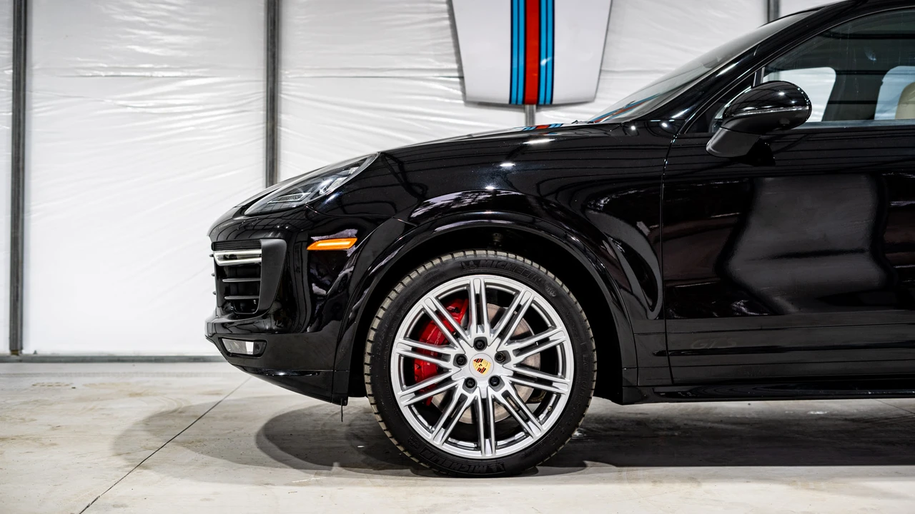 2017 Porsche 958 Cayenne GTS - Image 25 of 31