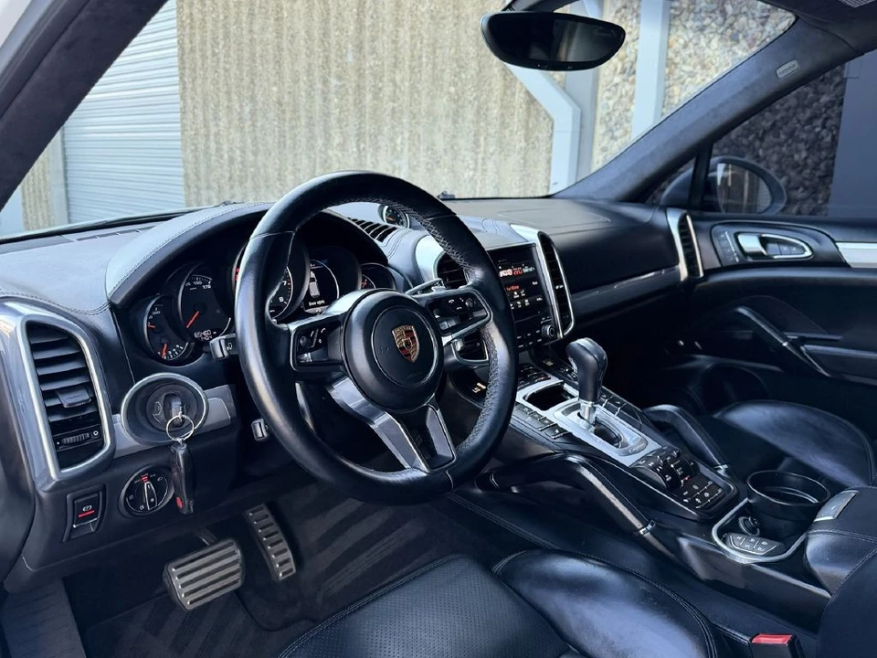 2017 Porsche 958 Cayenne GTS - Image 9 of 23