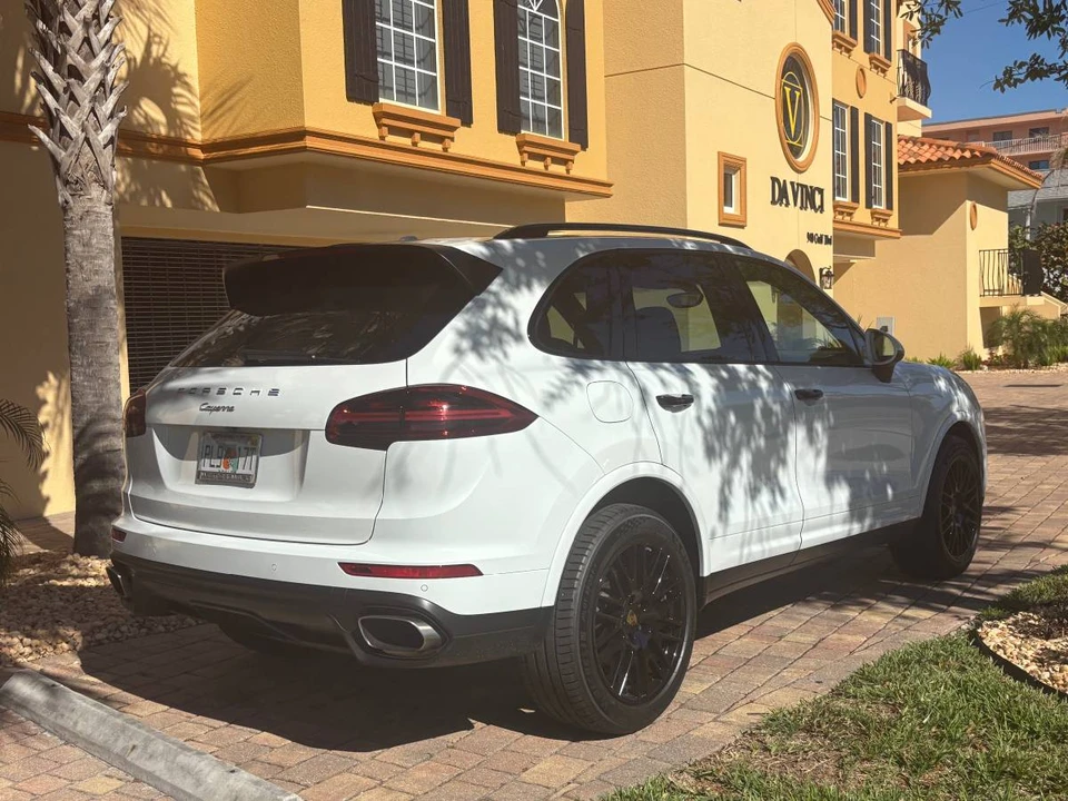 2017 Porsche 958 Cayenne - Image 5 of 24