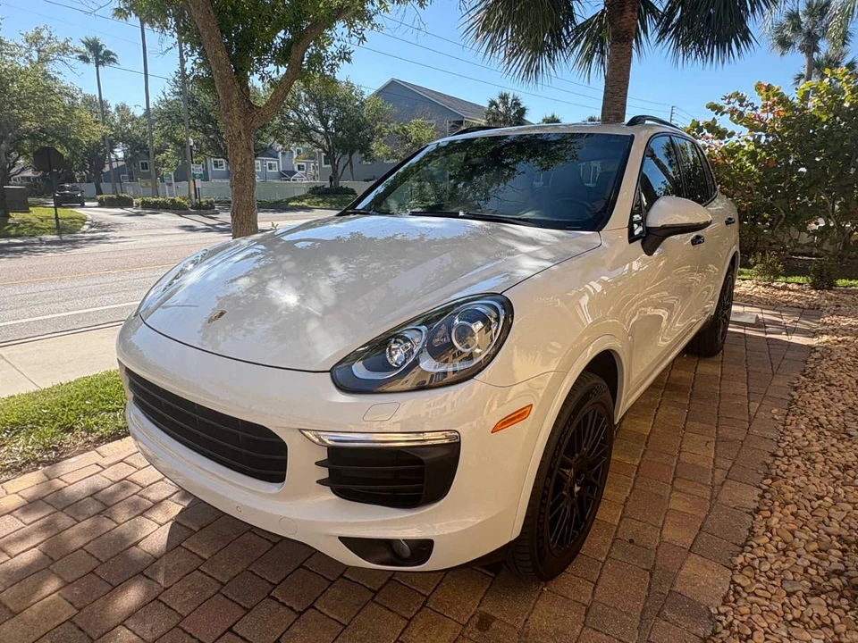 2017 Porsche 958 Cayenne - Image 8 of 24