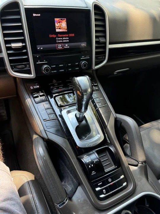 2017 Porsche 958 Cayenne - Image 4 of 11