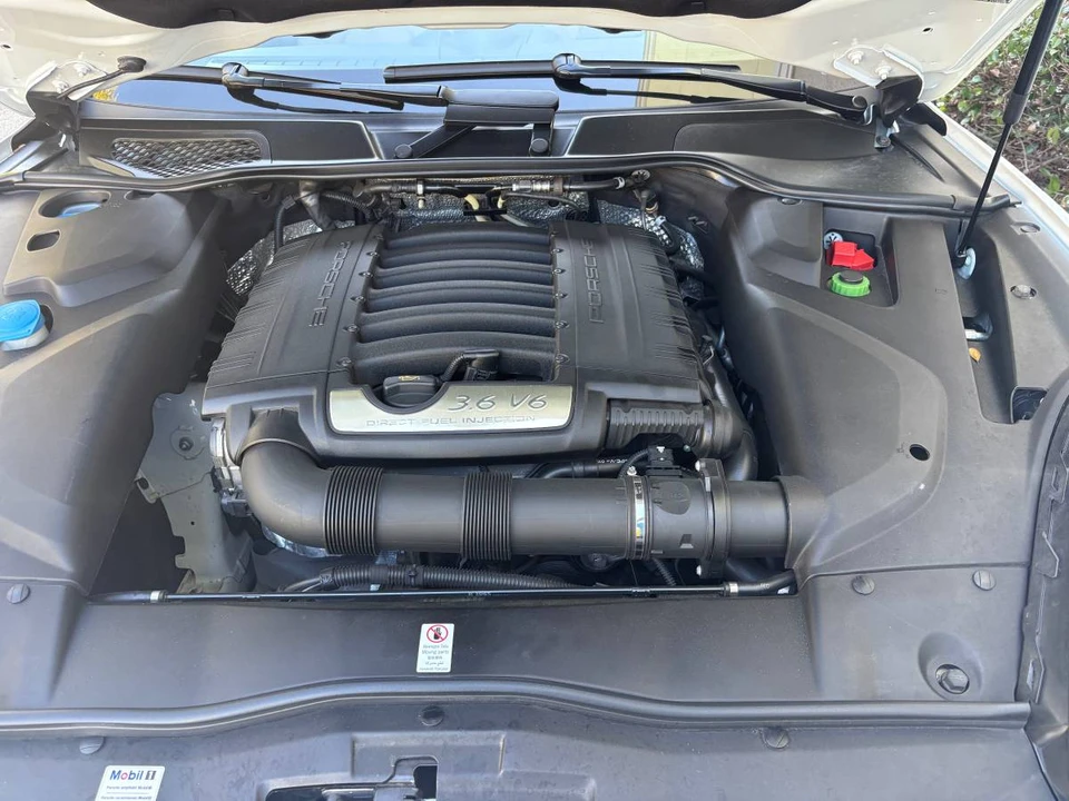 2017 Porsche 958 Cayenne - Image 13 of 24