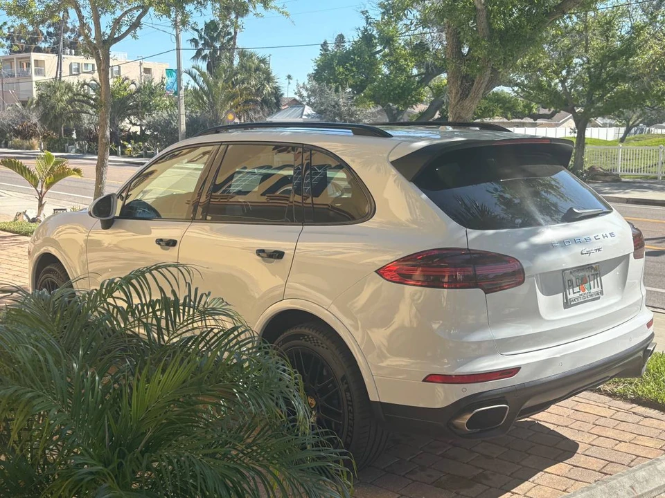 2017 Porsche 958 Cayenne - Image 9 of 24