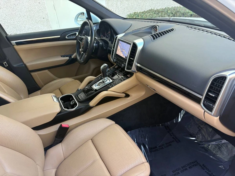 2017 Porsche 958 Cayenne - Image 16 of 24