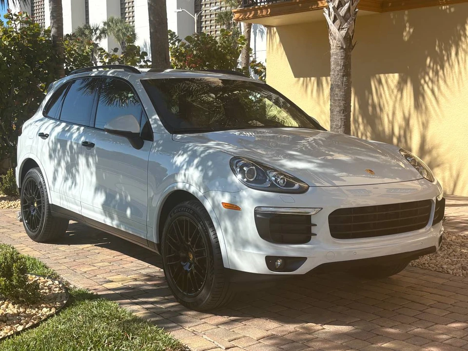 2017 Porsche 958 Cayenne - Image 4 of 24