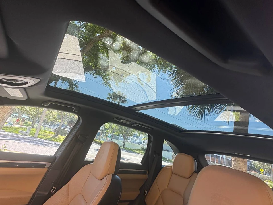 2017 Porsche 958 Cayenne - Image 10 of 24