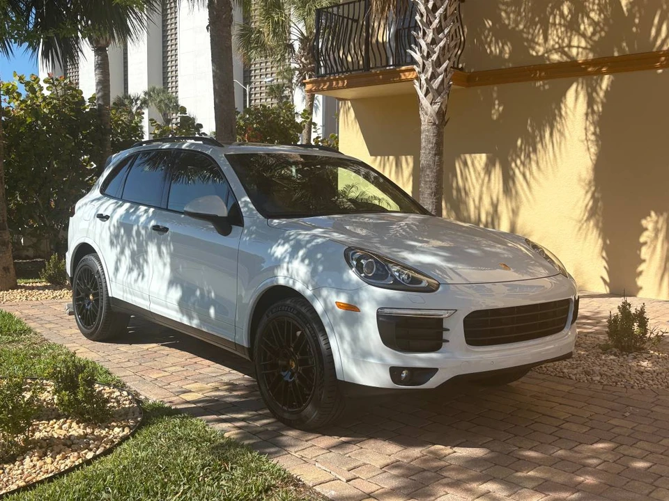 2017 Porsche 958 Cayenne - Image 3 of 24