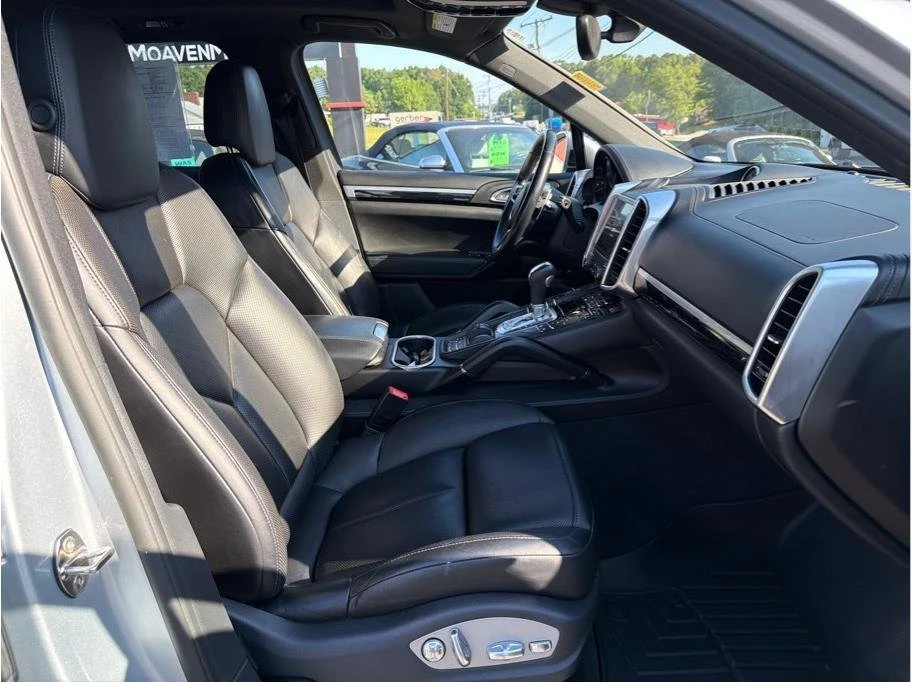 2017 Porsche 958 Cayenne - Image 14 of 20