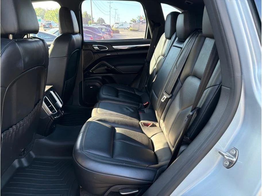 2017 Porsche 958 Cayenne - Image 13 of 20