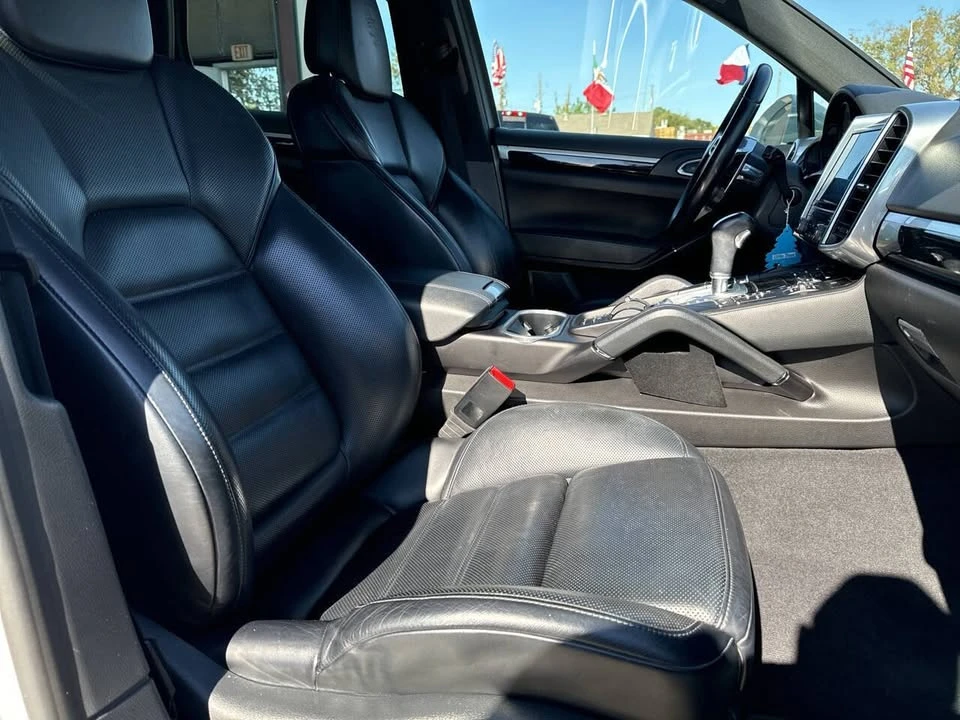 2017 Porsche 958 Cayenne - Image 13 of 20