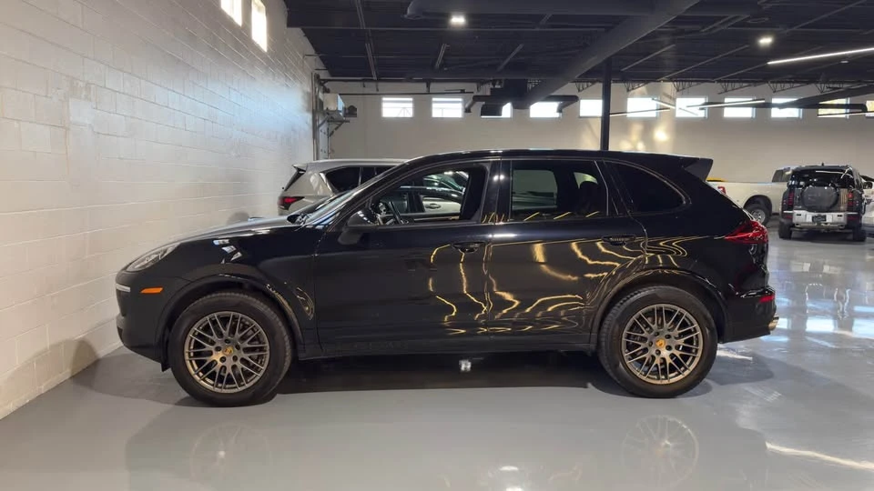 2017 Porsche 958 Cayenne - Image 3 of 8
