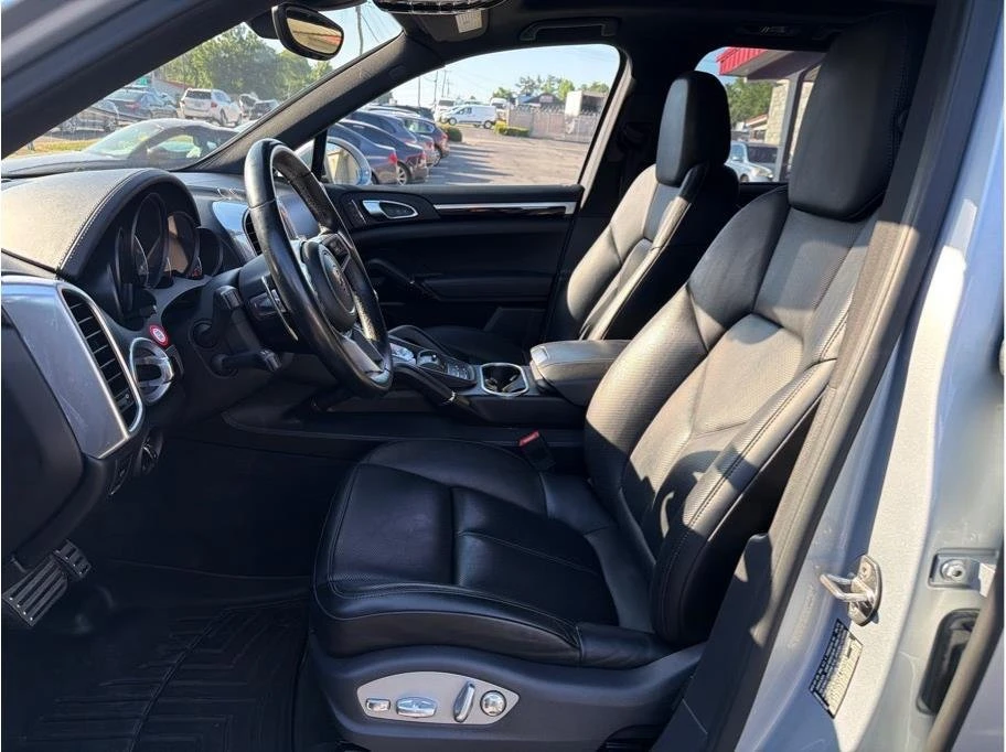 2017 Porsche 958 Cayenne - Image 12 of 20