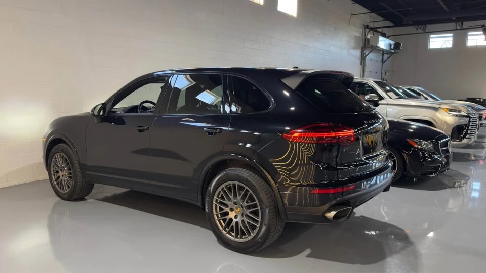 2017 Porsche 958 Cayenne - Image 2 of 8