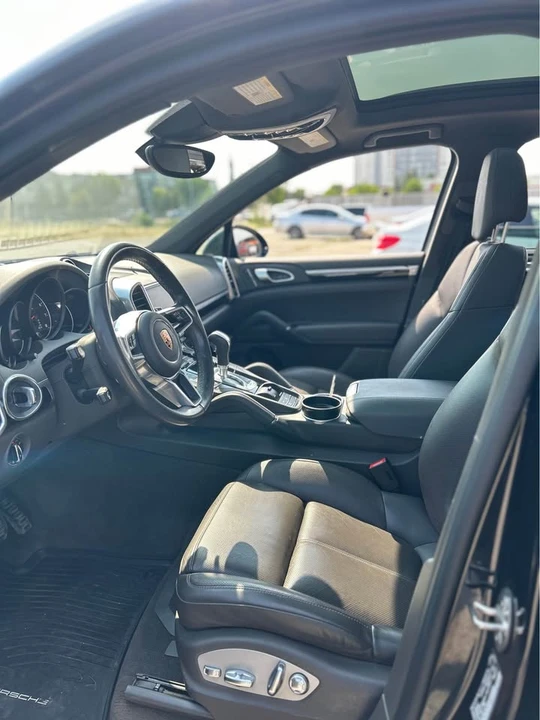 2017 Porsche 958 Cayenne - Image 9 of 14