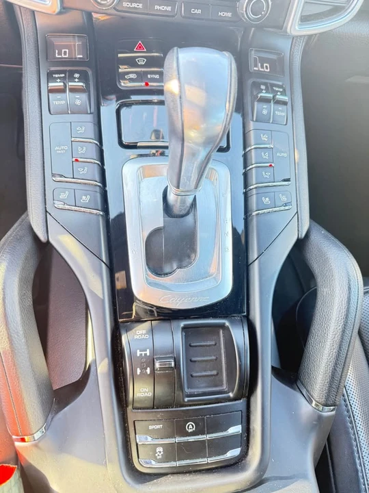 2017 Porsche 958 Cayenne - Image 11 of 19