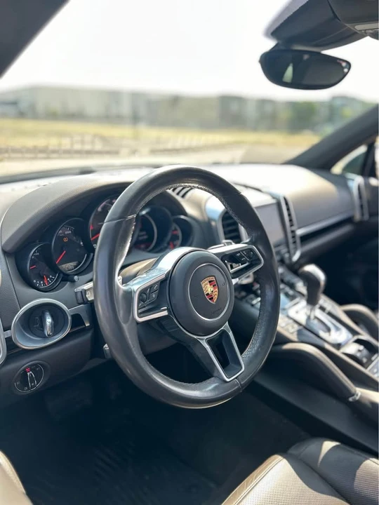 2017 Porsche 958 Cayenne - Image 8 of 14