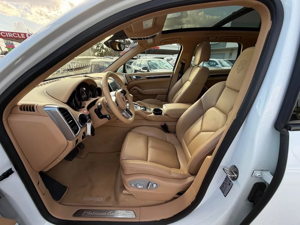 2017 Porsche 958 Cayenne - Image 7 of 18
