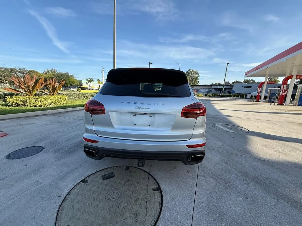 2017 Porsche 958 Cayenne - Image 7 of 10
