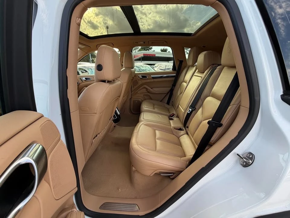 2017 Porsche 958 Cayenne - Image 10 of 18