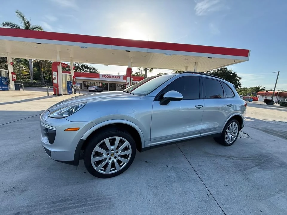 2017 Porsche 958 Cayenne - Image 3 of 10