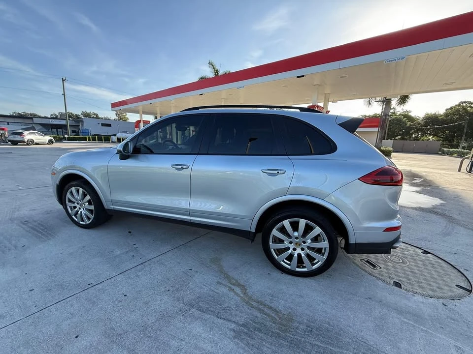2017 Porsche 958 Cayenne - Image 4 of 10