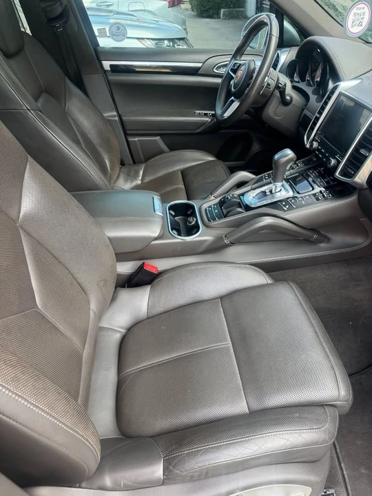 2017 Porsche 958 Cayenne - Image 2 of 7