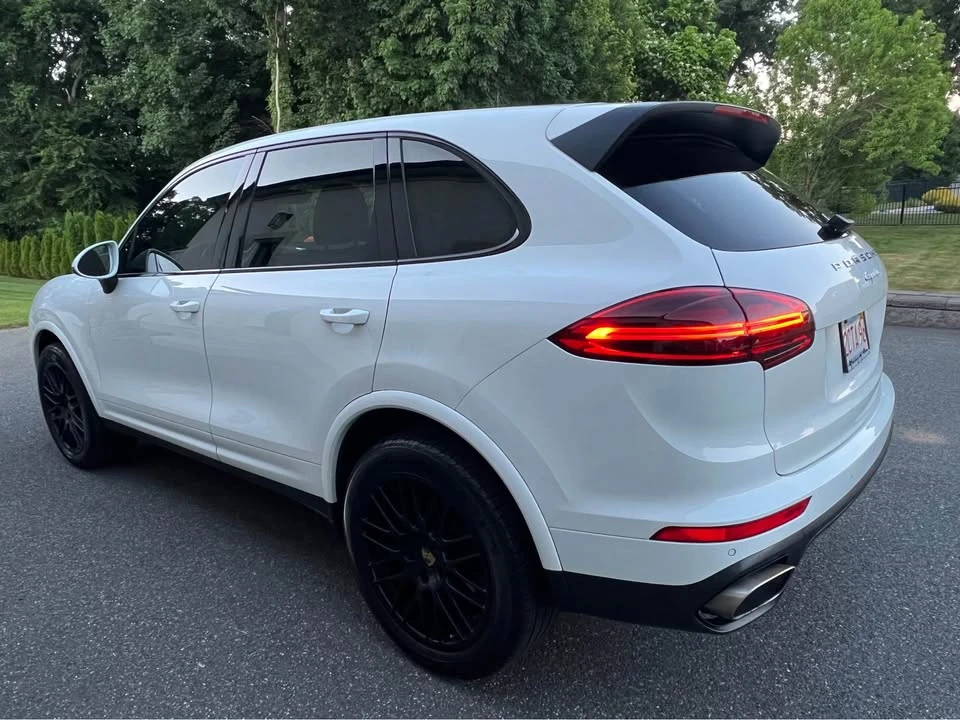 2017 Porsche 958 Cayenne - Image 4 of 10