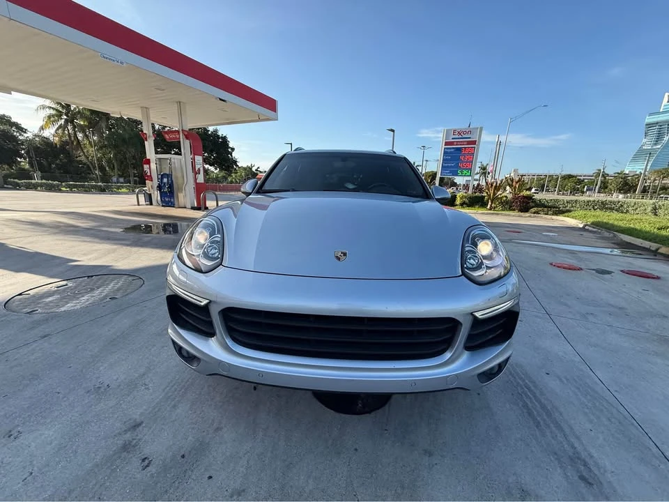 2017 Porsche 958 Cayenne - Image 2 of 10