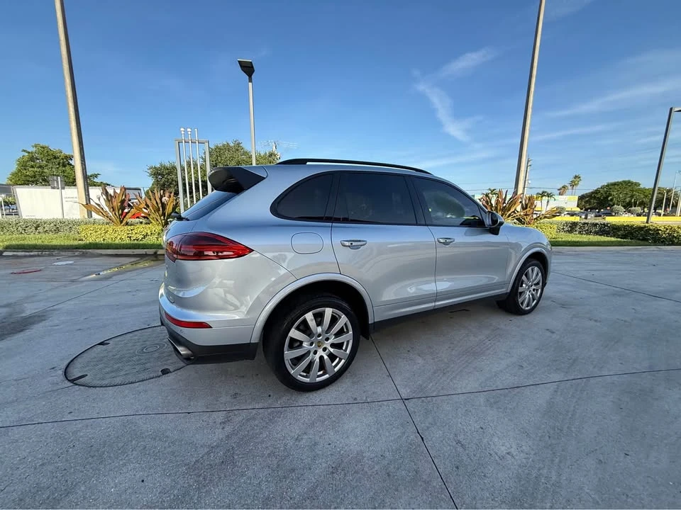 2017 Porsche 958 Cayenne - Image 6 of 10