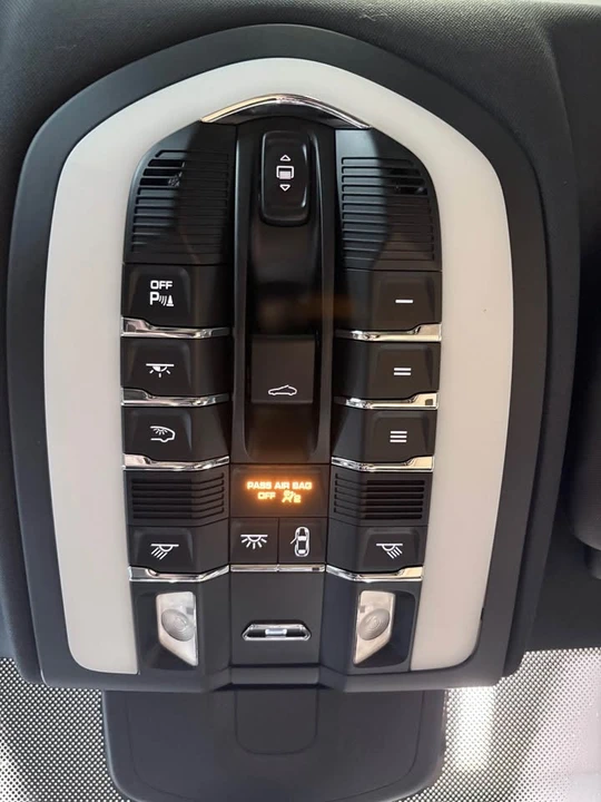 2017 Porsche 958 Cayenne - Image 11 of 12