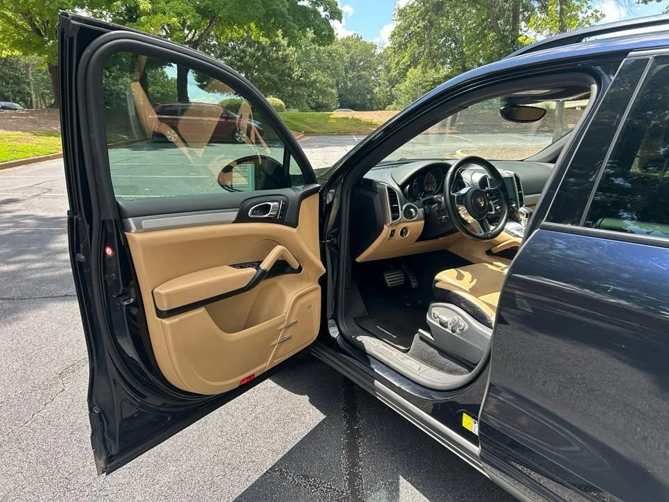 2017 Porsche 958 Cayenne - Image 10 of 20