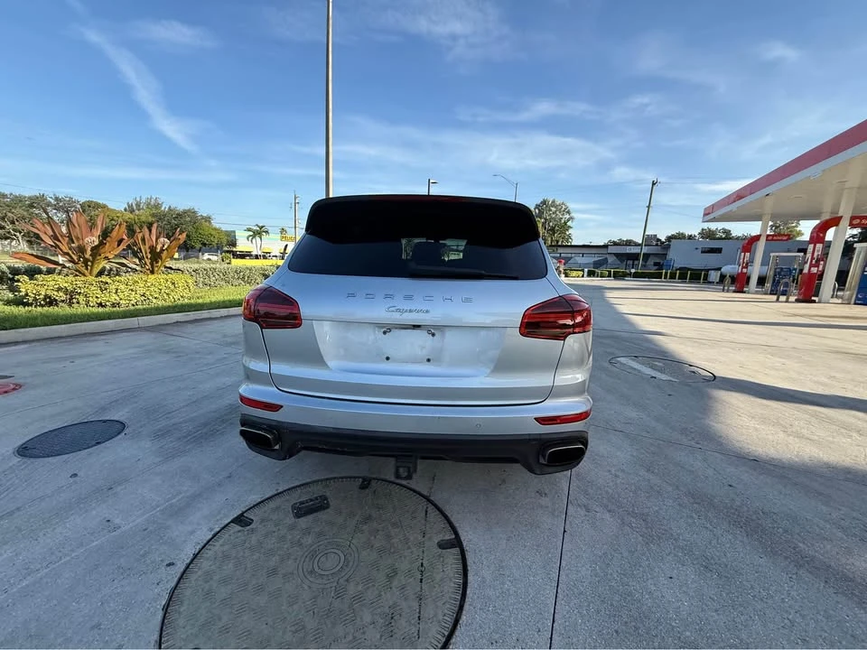 2017 Porsche 958 Cayenne - Image 7 of 10
