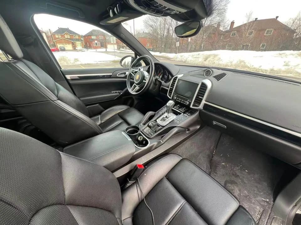 2017 Porsche 958 Cayenne - Image 8 of 14