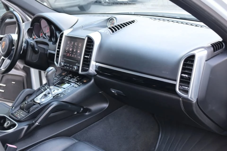 2017 Porsche 958 Cayenne - Image 11 of 20