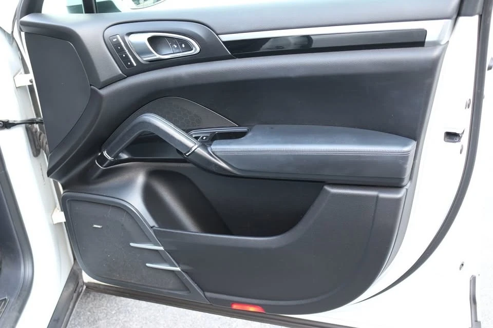 2017 Porsche 958 Cayenne - Image 16 of 20